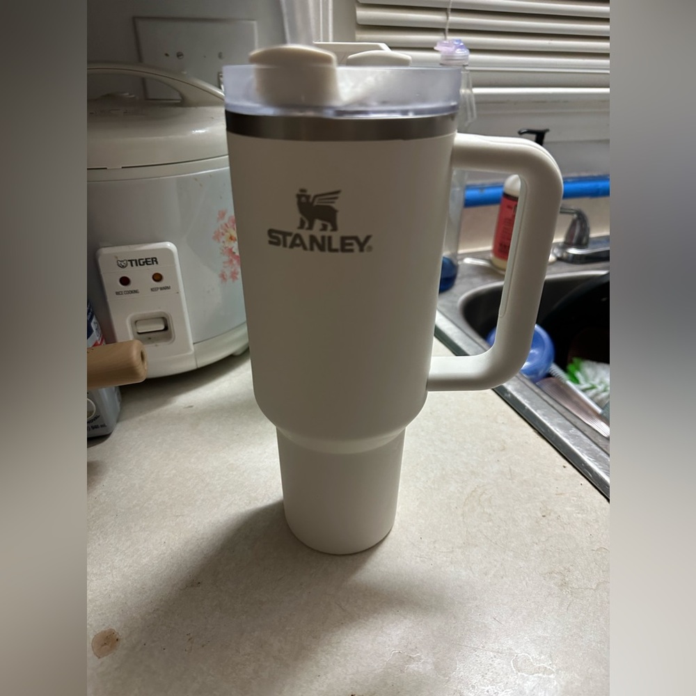 White Stanley 40oz Tumbler (includes two extra straws!)
